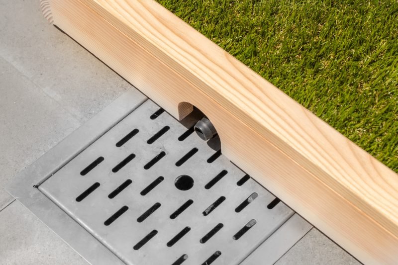 HundeWC: Gross - Hochwertige Hundetoilette für den Balkon aus Holz mit Kunstrasen in 103x65cm